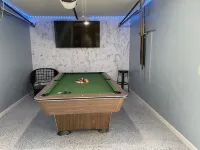 Backyard Oasis, calm, quiet and peaceful. Just pack and come enjoy. 포트세인트루시 호텔