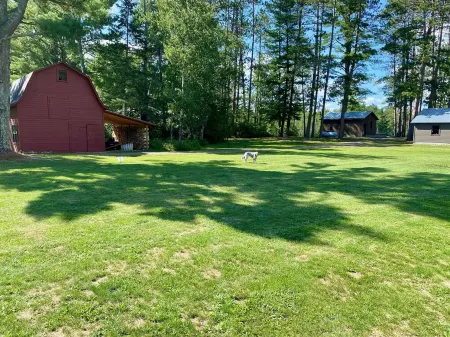 Little Sisu - Nordic Hideaway on Silverthorn Lake Отели в г. Ленрут