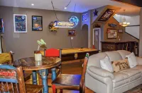 Great house for making memories! Two living areas, bar, and pool table