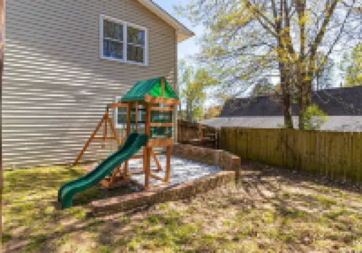 Stylish 5Br Split-Level Spacious Oasis w/Pool, BBQ & Game Room
