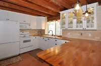 Beautiful Remodeled 5 Bedroom 3000 sq ft Cabin in the Iconic Vivian Park Area