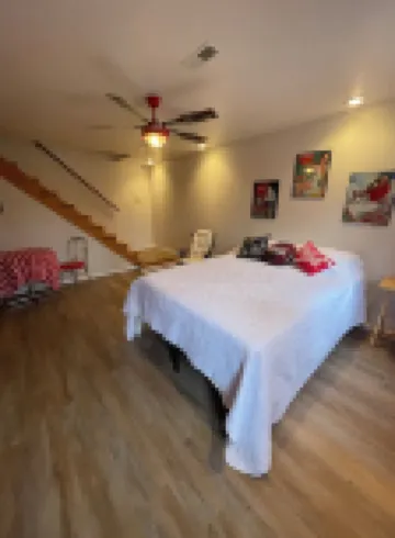 Authentic Cedar Cabin-Dogwood Cabin-with Pool near Blue Springs Ranch