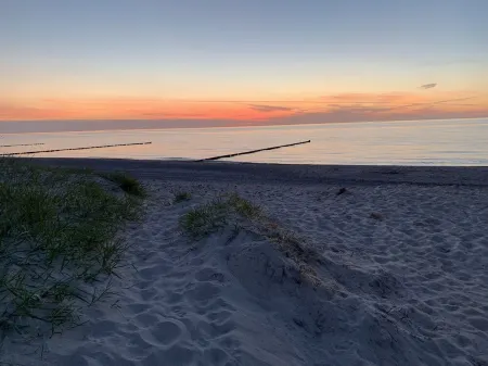 Exclusive apartment with 2 balconies and sea views - only 200m from the beach!