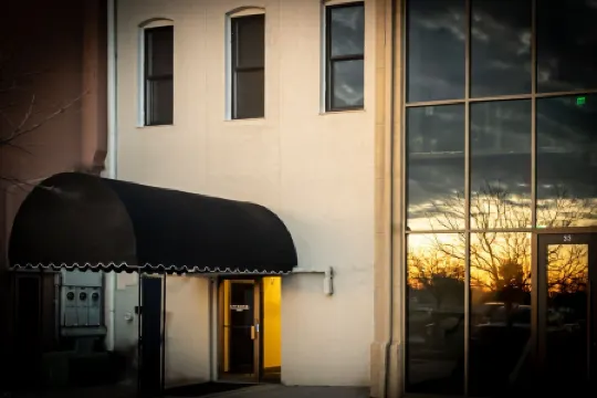 Luxury Suite ~ Above Starbucks ~ Main St View