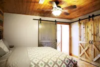 Norris Lake Barn Loft Apt 1 Lakeview's & 1 mi Access to public boat ramp