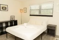 5min to Beach/6min 2 Aventura Mall/close 2 Wynwood Hotels near The Ancient Spanish Monastery