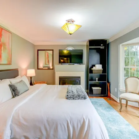 Spectacular Views & Serene Surroundings: Your Perfect Getaway