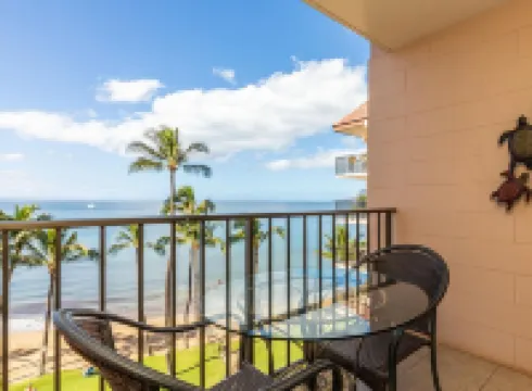 Beautiful Oceanfront Maui Condo Right on Sugar Beach