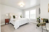 Beautiful, Sparkling Clean 3 BR, 2.5 BA Townhome!!