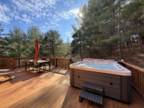 Entire Cabin in Lost River w/ fire pit + pet friendly!