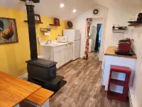 "The Love Shack" For Couples - Private Hot Tub, Meals, Pampering, Pet Sitting! Hotels in Casco Township