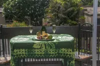 Enjoy Vintage Hawaiiana! Napili Maui Awaits!Free Reserved Parking Spot for Unit