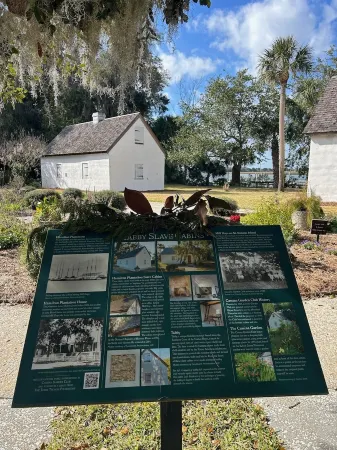 Pet friendly with community pool! Отели рядом с достопримечательностью «St Simons Island»