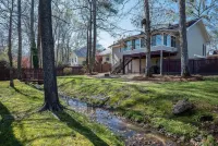 NEW! Spacious & kid friendly - great for the whole fam! Close to everything!