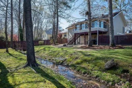 NEW! Spacious & kid friendly - great for the whole fam! Close to everything!