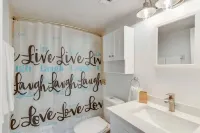 Vilano Townhome - Steps Away From the Beach! Mark Lance Armory 주변 호텔