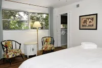 Newly Renovated, Private Pool, 2 minute walk to beach, Putting Green Hotels near Jekyll Island Historic District