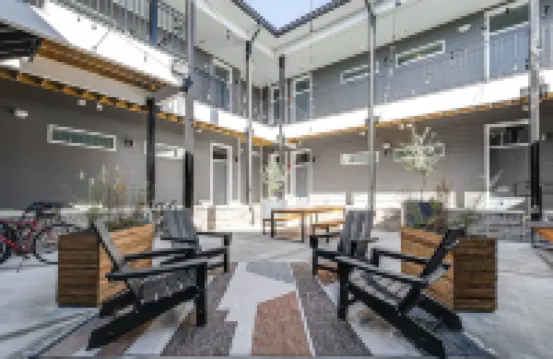 Super Walkable 2-bedroom w/ 5-Star Finishes!