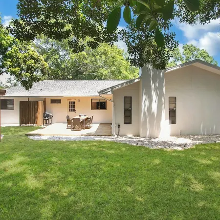 Welcome to our gorgeous remodelled home! Near Anna Maria and Bradenton beach.