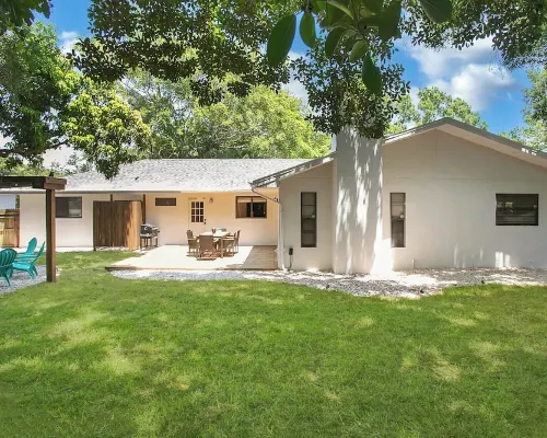 Welcome to our gorgeous remodelled home! Near Anna Maria and Bradenton beach. Hotels in West Bradenton