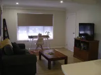 Quiet modern family friendly South Toowoomba unit