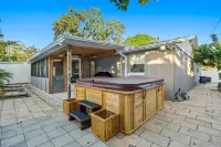 Sunny Escape in Pinellas Park