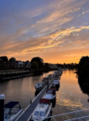 Arty Boutique Apartment in Central Teddington