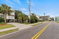 Private 5 Bed, 4.5 Bath w/ Elevator & Pool. Steps to the Beach & Close to Pier. - Balcony