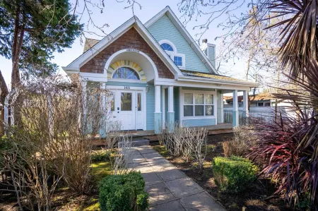 Lakeside house with access to dunes, lakes, and the ocean!