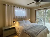 Private Elk Lake Cottage minutes from Elk Rapids