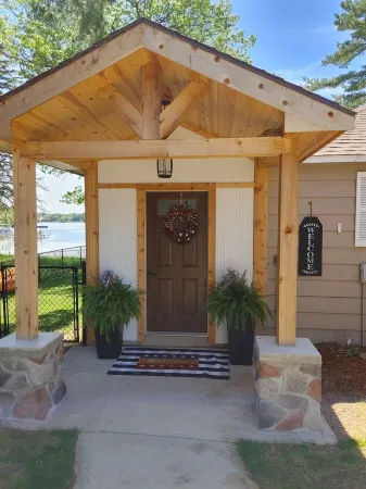 Beautiful 4 Seasons Minocqua Lake House with optional pontoon