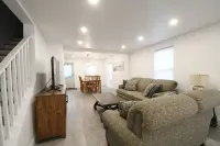 Holiday House! Fully Renovated House, Minutes to EVERYTHING, Pet Friendly!