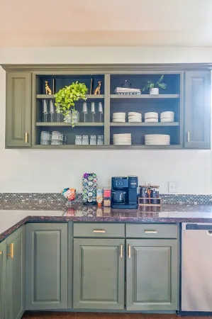 Spacious 5-bedroom house in charming Cypress - Hot Tub - Game Tables - Office