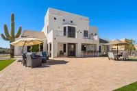 1+ Acre 5 Bedroom Desert Oasis with Pool and Mountain Views!