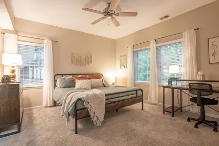 Mountain Double Suite Retreat Отели рядом с достопримечательностью «Мозес Кон Манор»