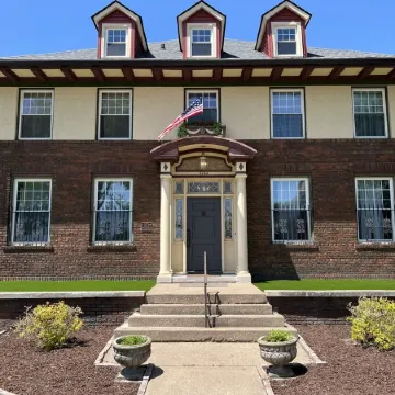 Historic Charm - Modern Comfort! Charming Home & Neighborhood w Large Backyard