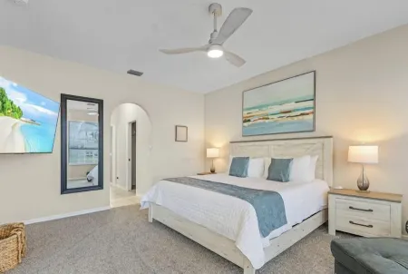 FANTASTIC!! LUXURY REMODEL, SUN FILLED-HEATED POOL, NEW LISTING, 5MIN 2FISHVILL Отели в г. Пунта-Горда