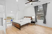 Deluxe 3Bed 3Bath Home - Dresden East Neighborhood Atlanta