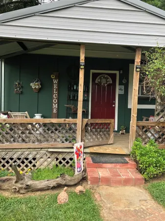 Mel’s Country Cottage