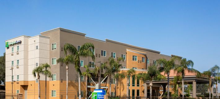 Holiday Inn Express & Suites BAKERSFIELD CENTRAL by IHG Hotels in Bakersfield