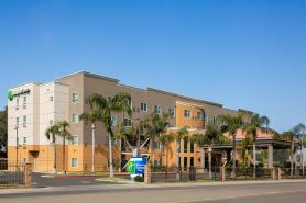 Holiday Inn Express & Suites BAKERSFIELD CENTRAL by IHG