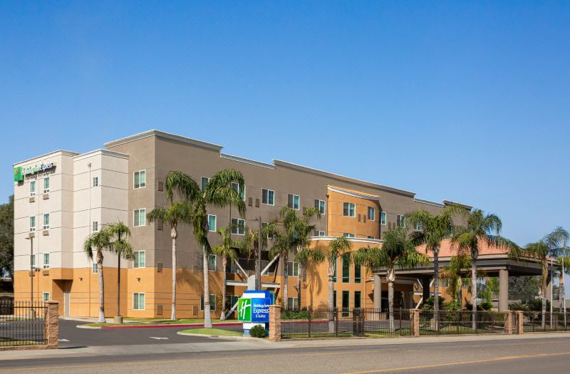 Holiday Inn Express & Suites Bakersfield Central by IHG