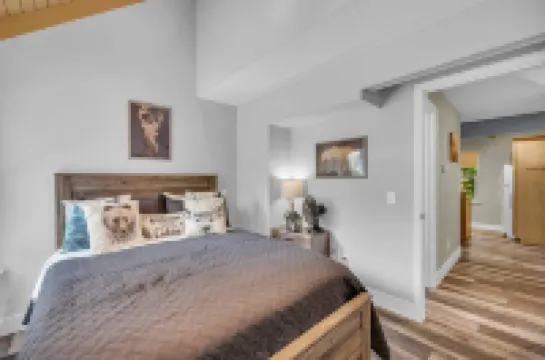 Hidden Gem Cabin: Dog friendly, cozy cabin nestled in the heart of Helen, GA