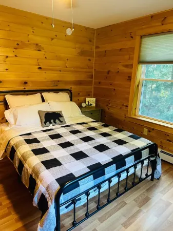 35 min to Acadia. Balsam Grove on Beech Hill Pond