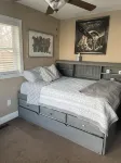 Great Location! open floor plan SLEEPS 10 sandy beach and Island