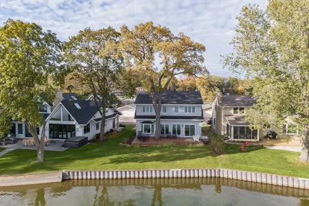 Lakefront Getaway Perfect for All Seasons