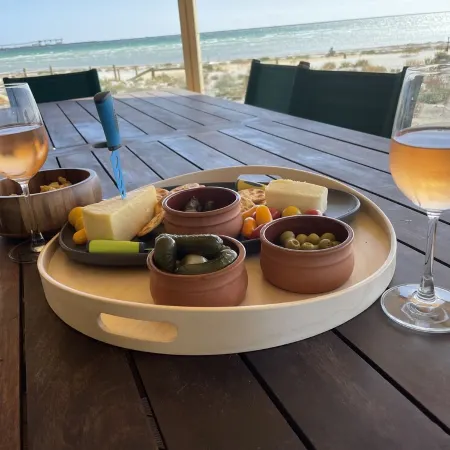Stunning beachfront view , Отели в г. Уоллару