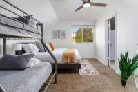 Private Pool & Spa, Pickleball, King Beds, Near Zion, Sleeps 16+, Game Room Hotels in La Verkin