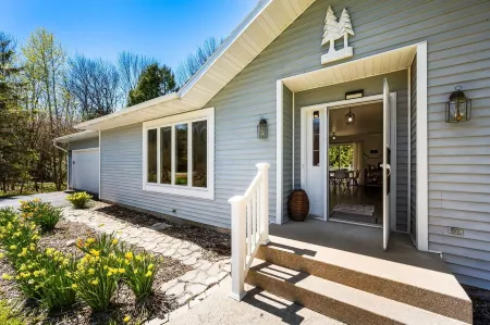 Peaceful cul-de-sac and Walking Distance to Sister Bay