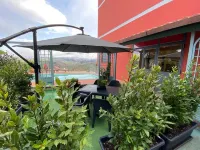 NiGiNo house sleeps 6, private pool and garden